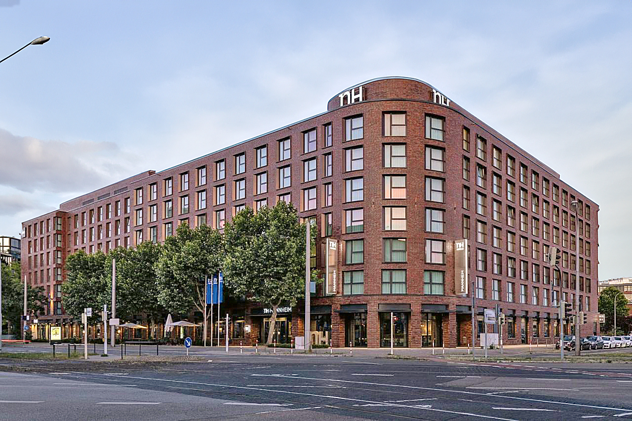 NH Hotel + 1 x Con-Paket Deluxe
