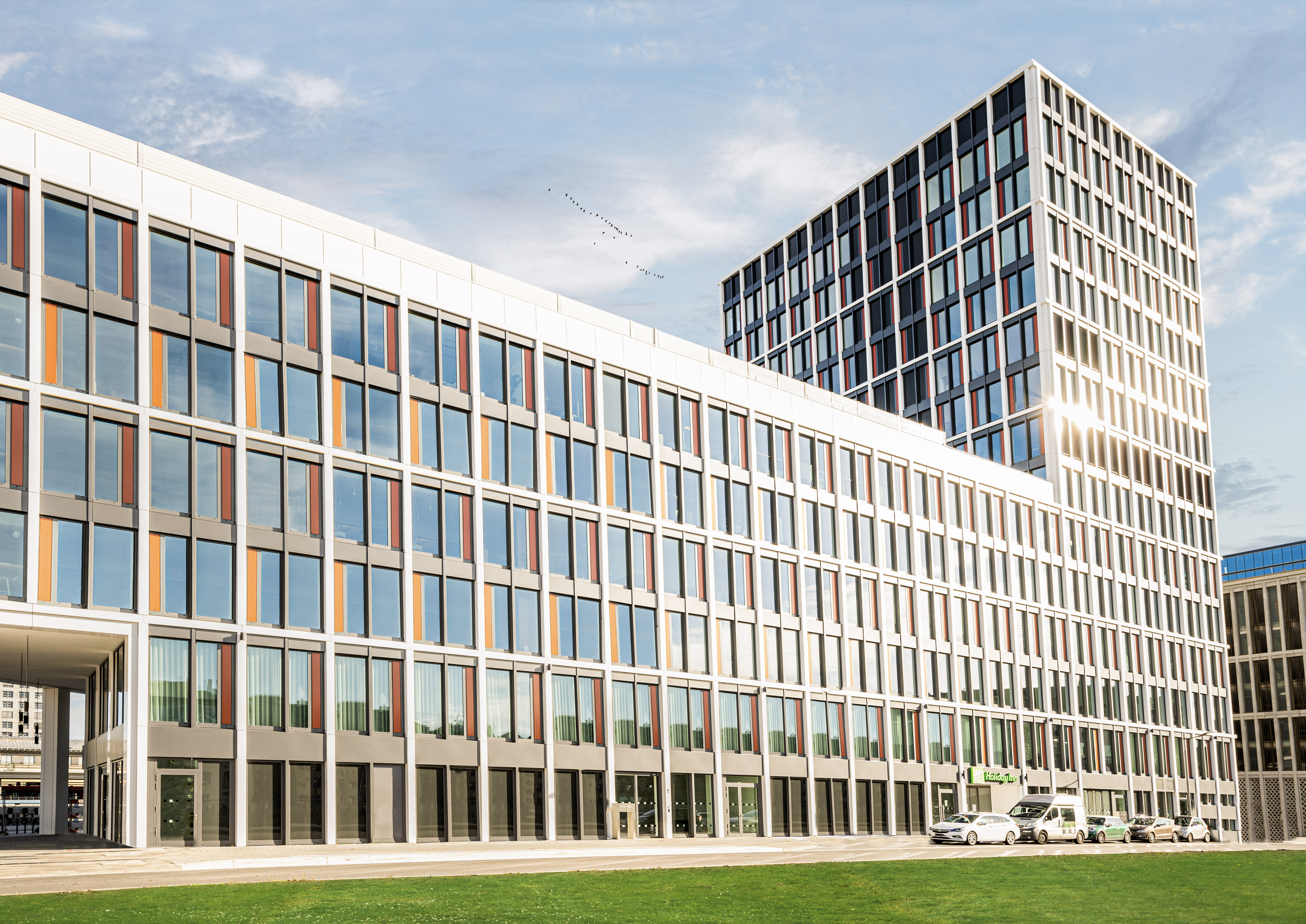 Holiday Inn + 1 x Con-Paket Deluxe