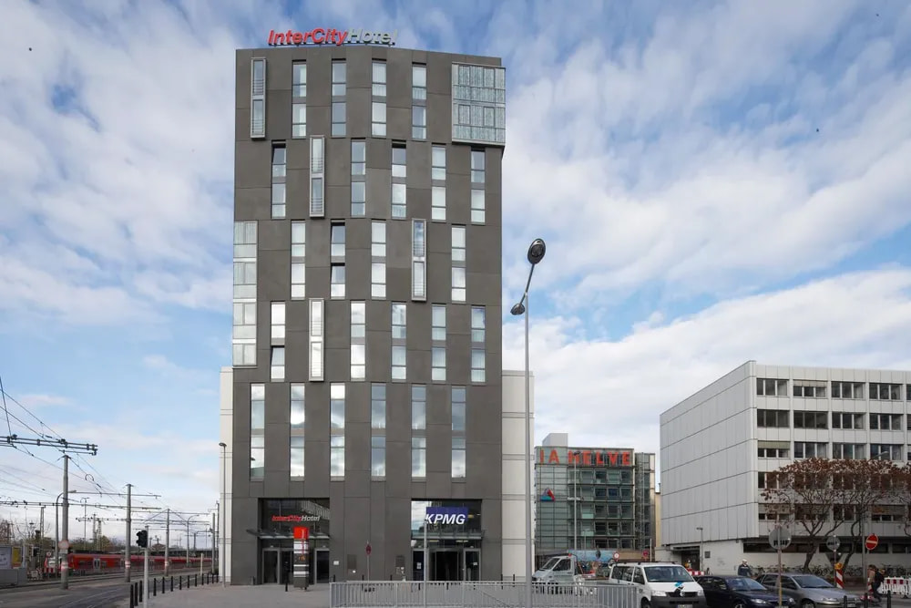 Intercity Hotel + 1 x Con-Paket Deluxe