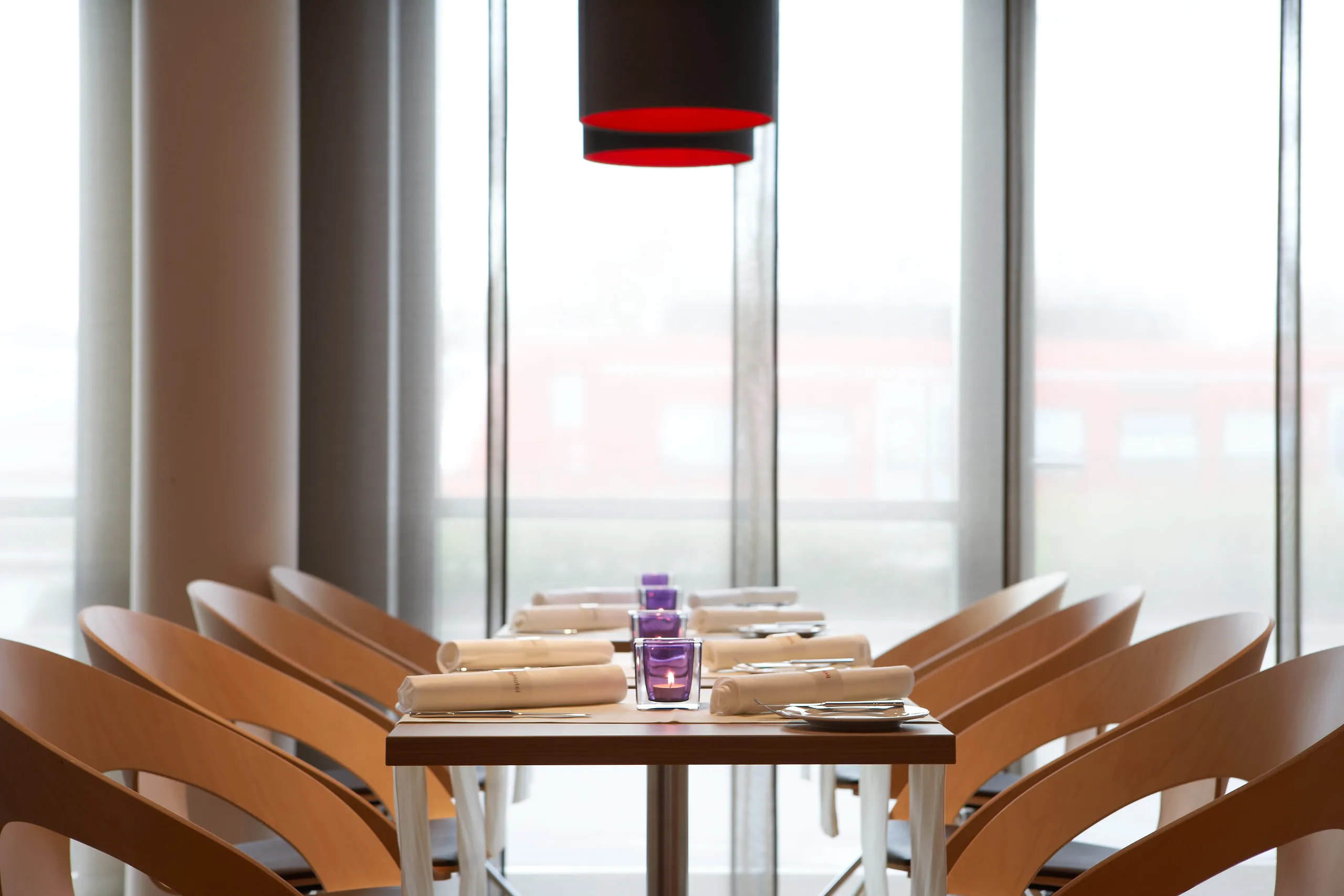 Intercity Hotel + 1 x Con-Paket Deluxe