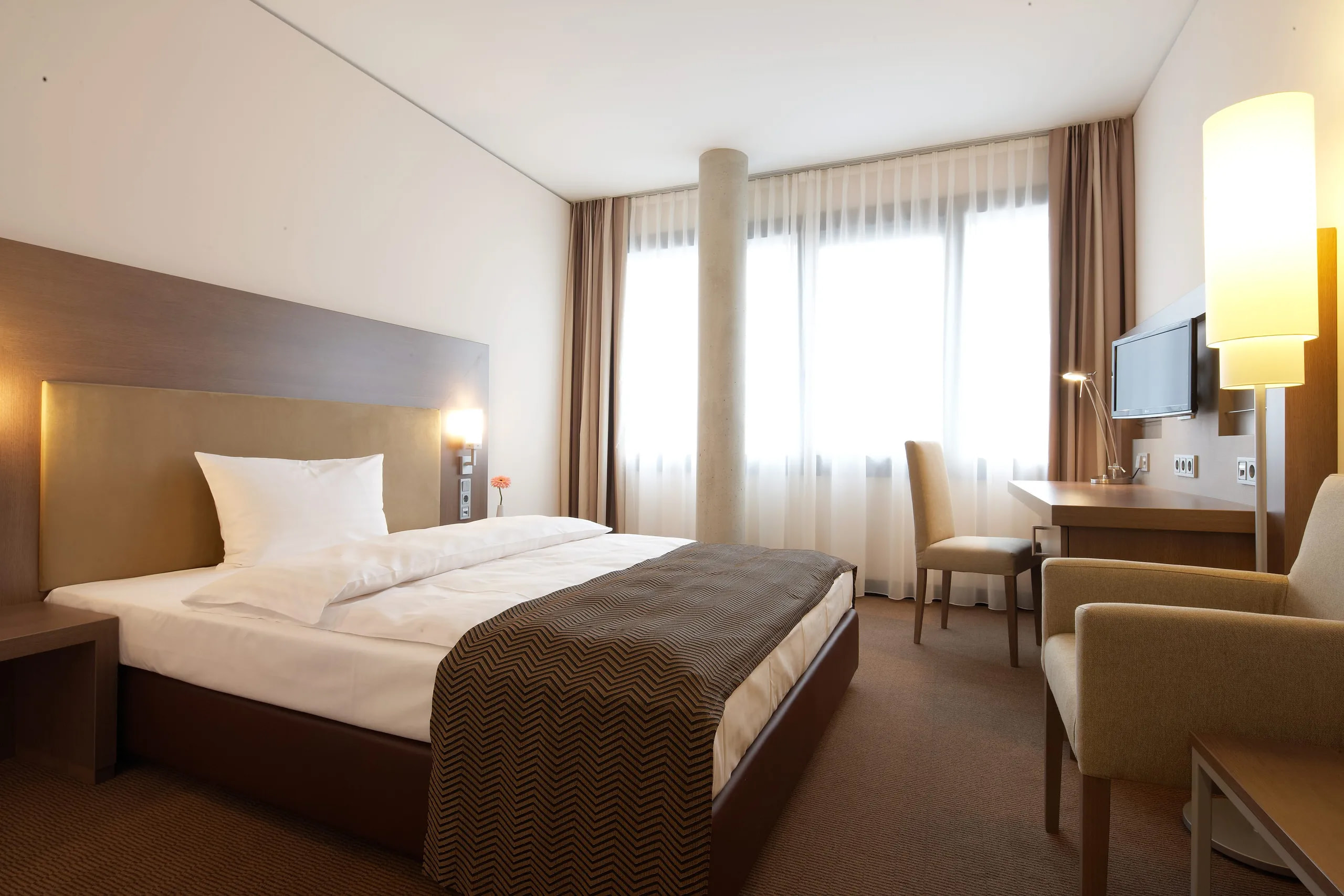 Intercity Hotel + 1 x Con-Paket Deluxe