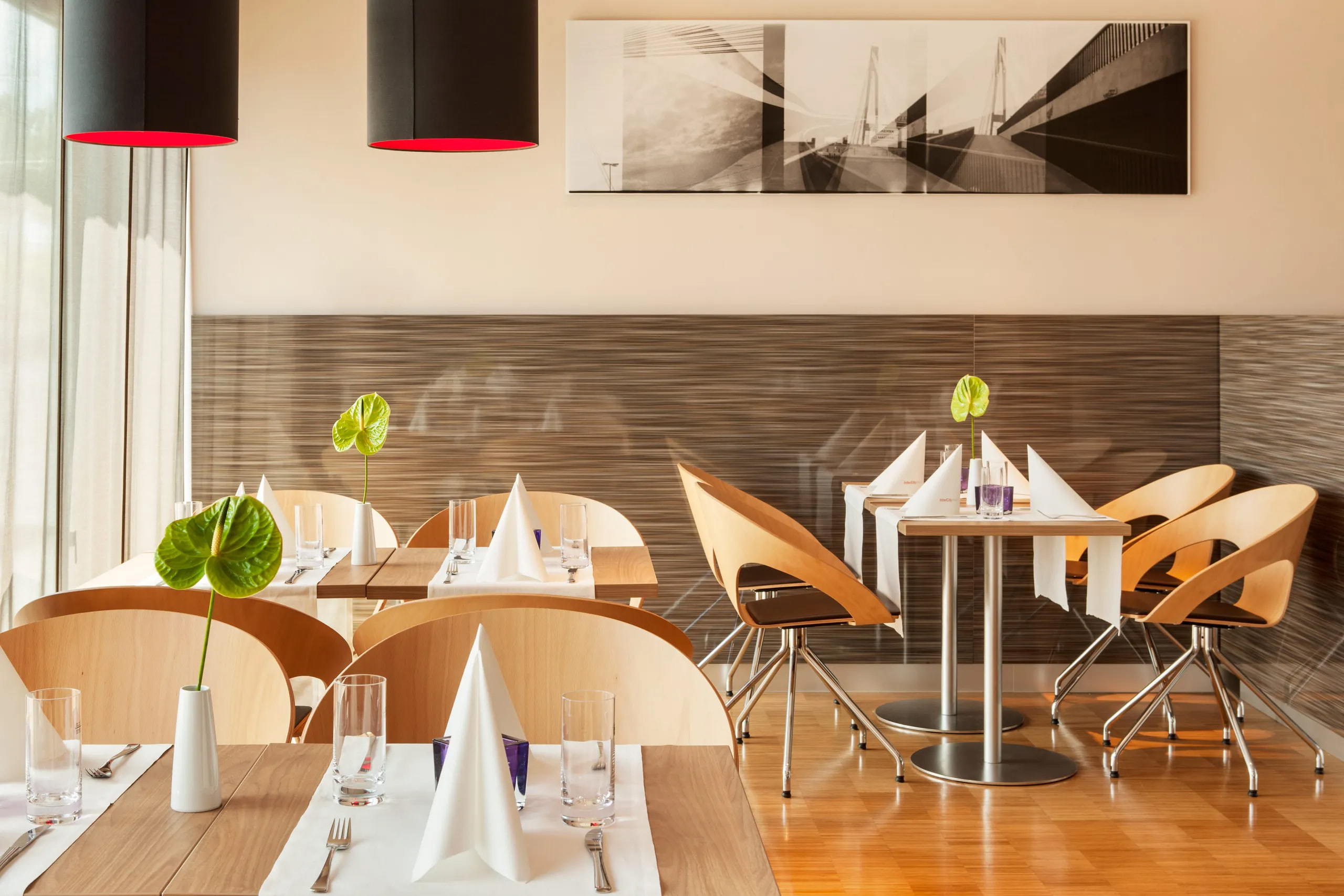 Intercity Hotel + 1 x Con-Paket Deluxe