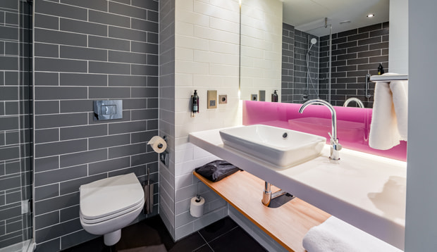 Premier Inn + 1 x Con-Paket Deluxe