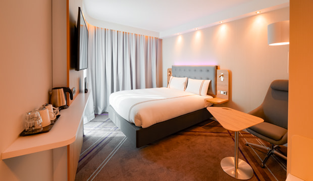 Premier Inn + 1 x Con-Paket Deluxe