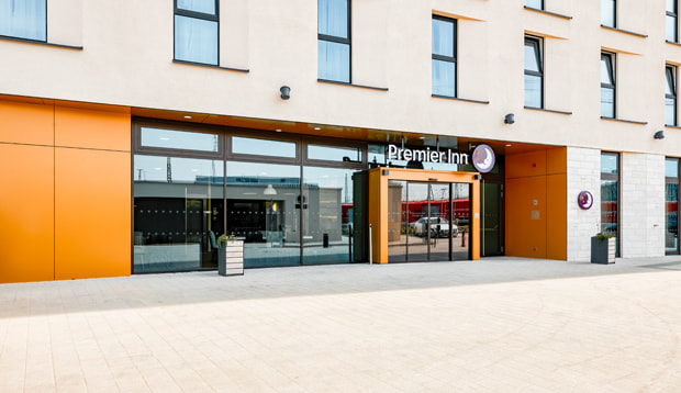 Premier Inn + 1 x Con-Paket Deluxe