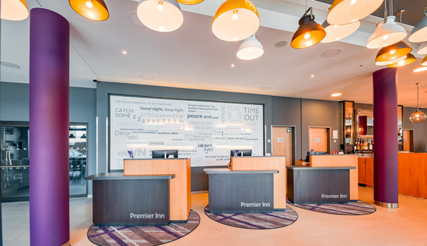 Premier Inn + 1 x Con-Paket Deluxe