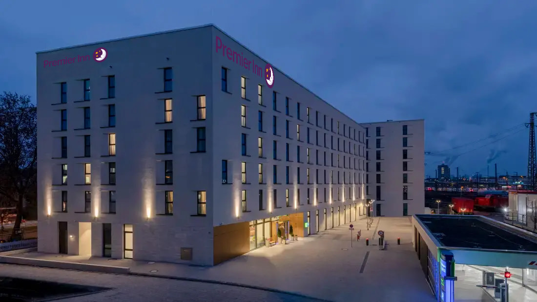 Premier Inn + 1 x Con-Paket Deluxe