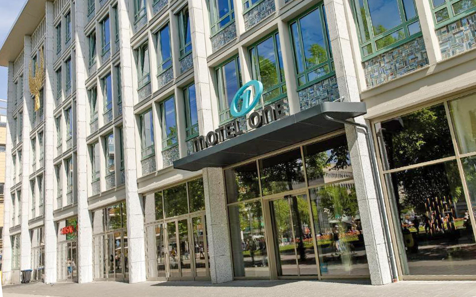 Motel One + 1 x Con-Paket Deluxe
