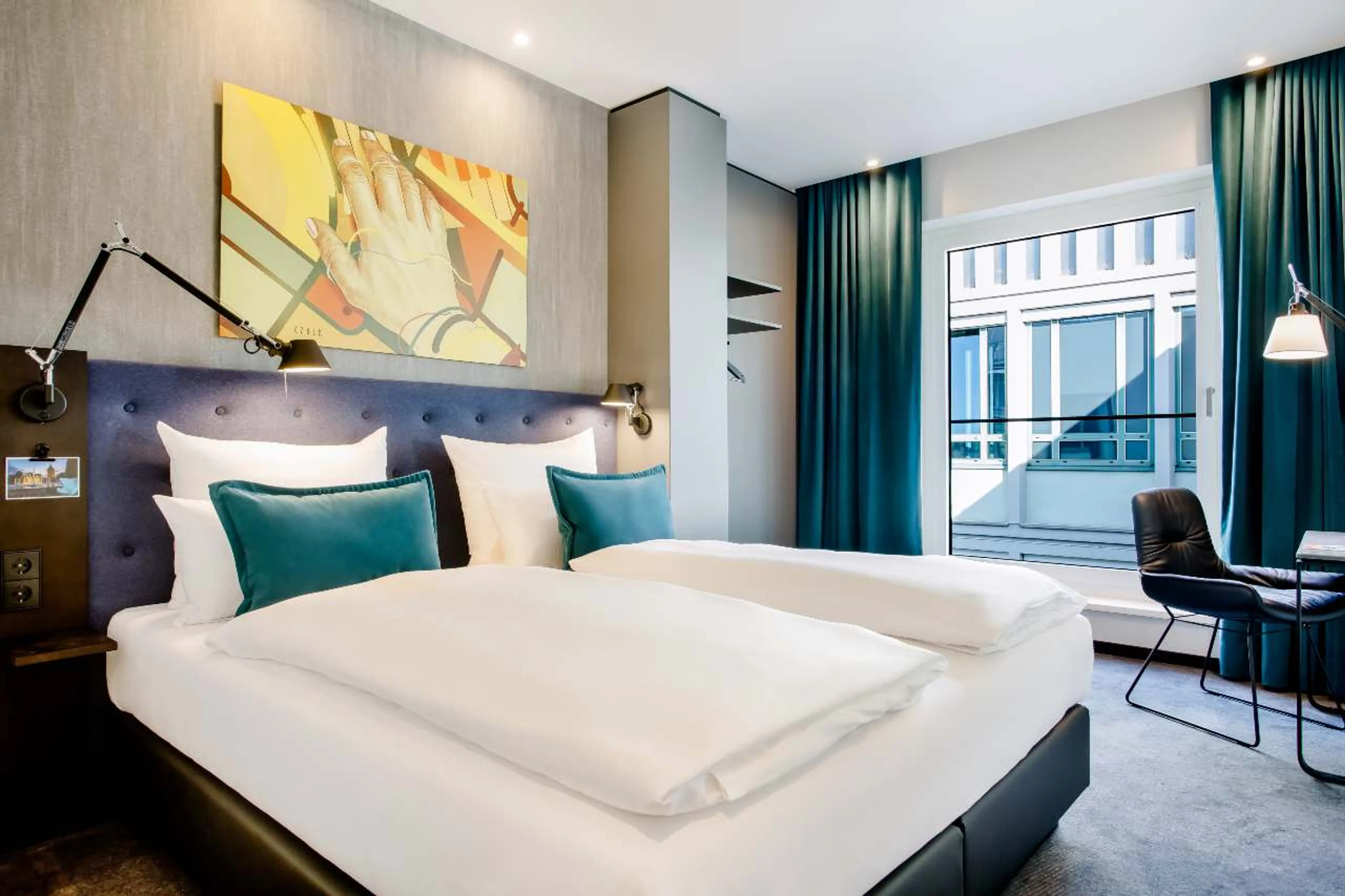 Motel One + 1 x Con-Paket Deluxe