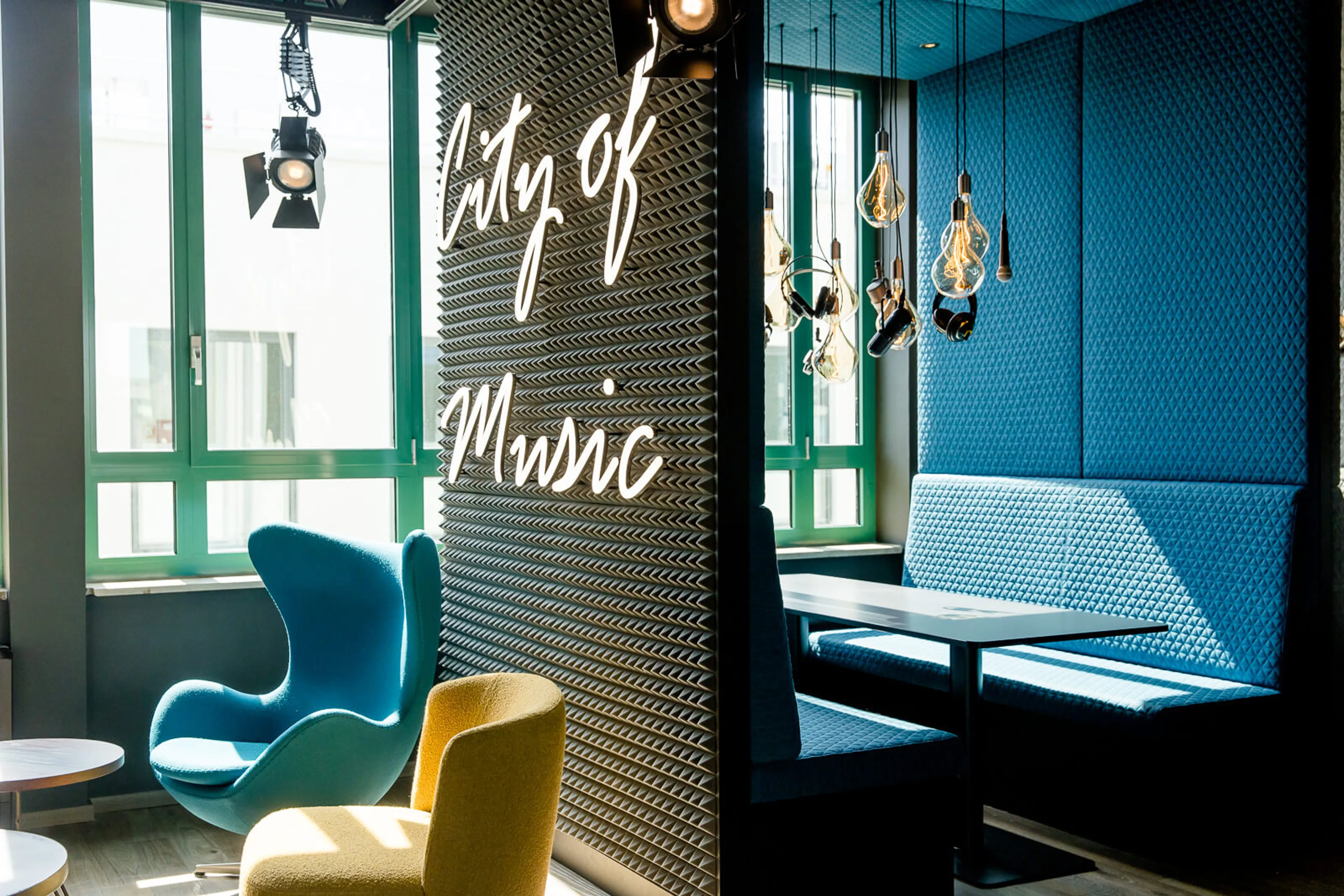 Motel One + 1 x Con-Paket Deluxe