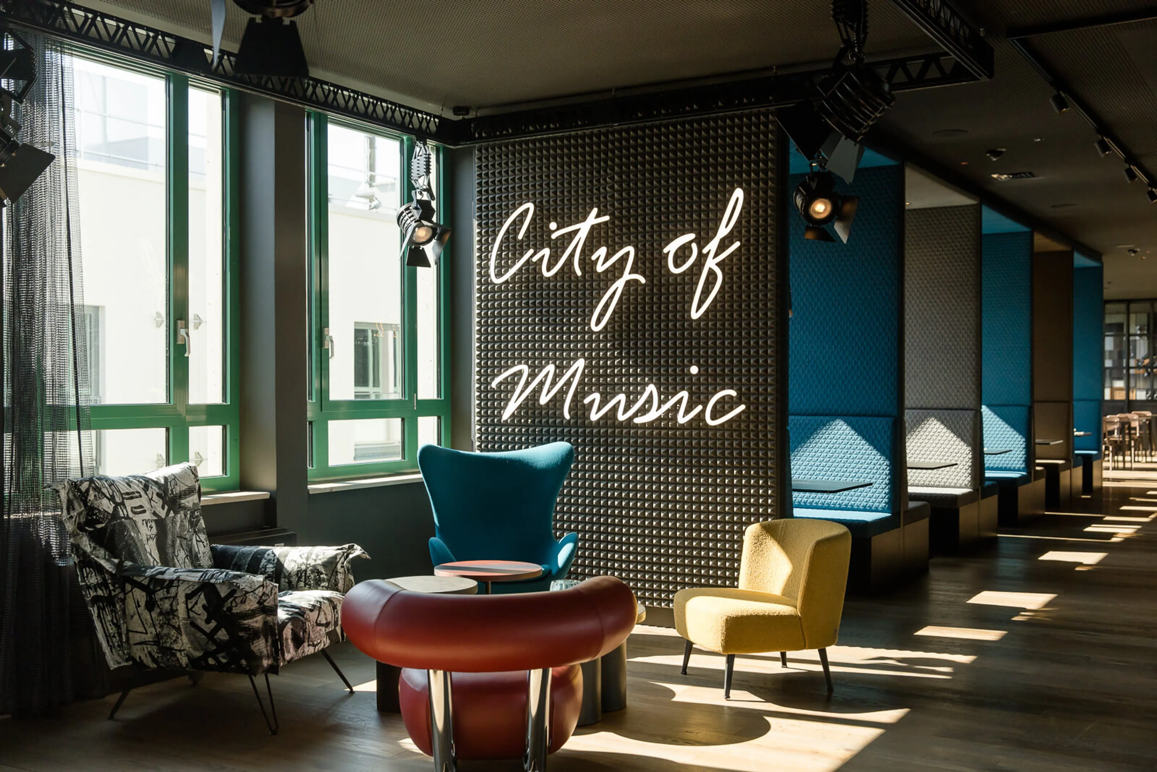 Motel One + 1 x Con-Paket Deluxe